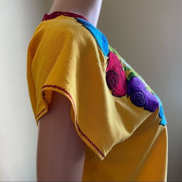 Embroidered Square Cut V-neck Top With Roses - Picture 7 of 8